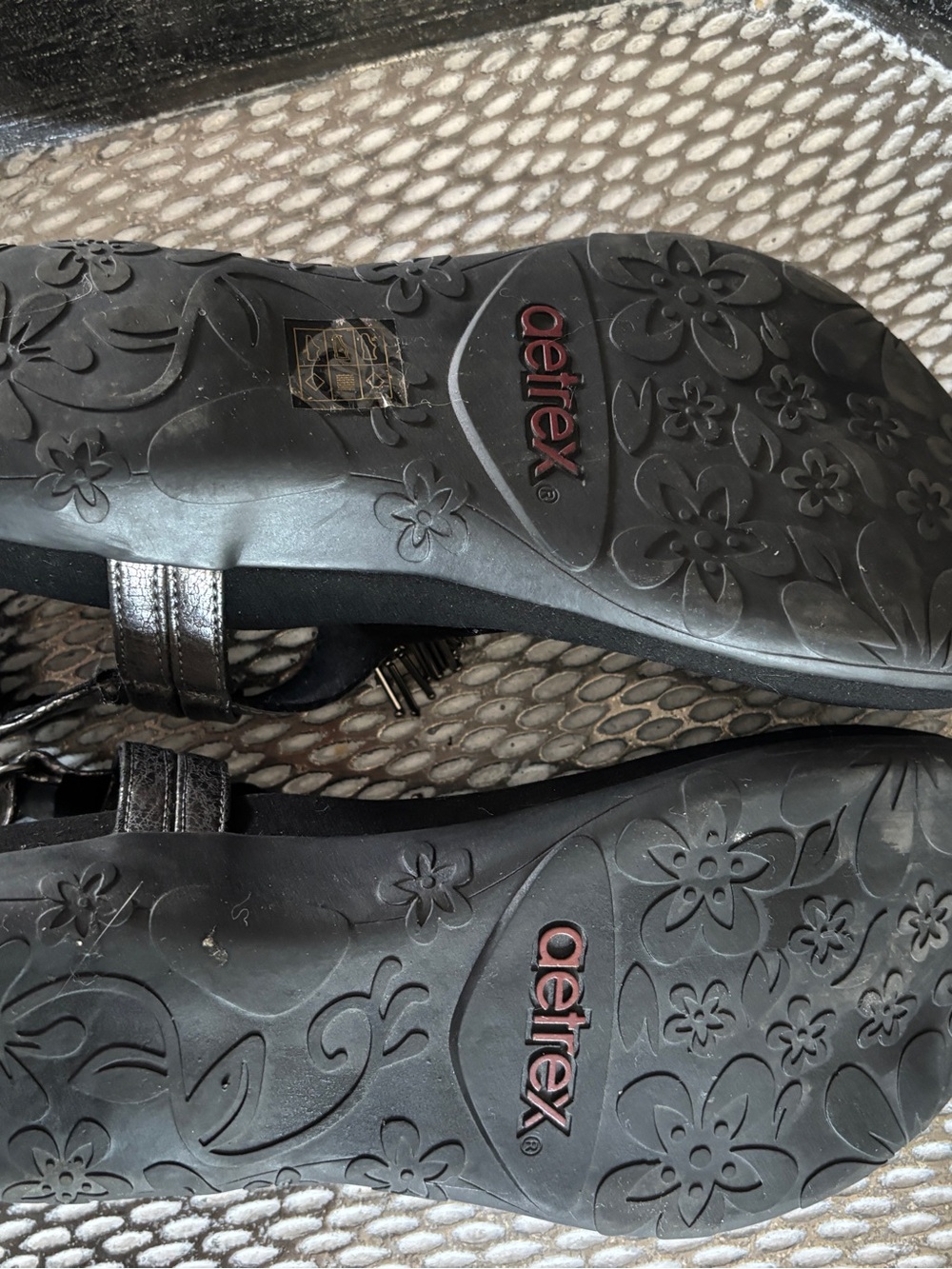 Aetrex Portia Pewter Metallic Fringe Beaded Orthotic Sandals Sz 5.5 - Picture 9 of 9